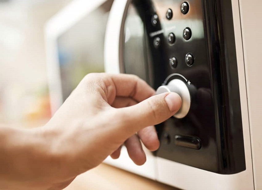 What are 5 Safety Tips for Using a Microwave