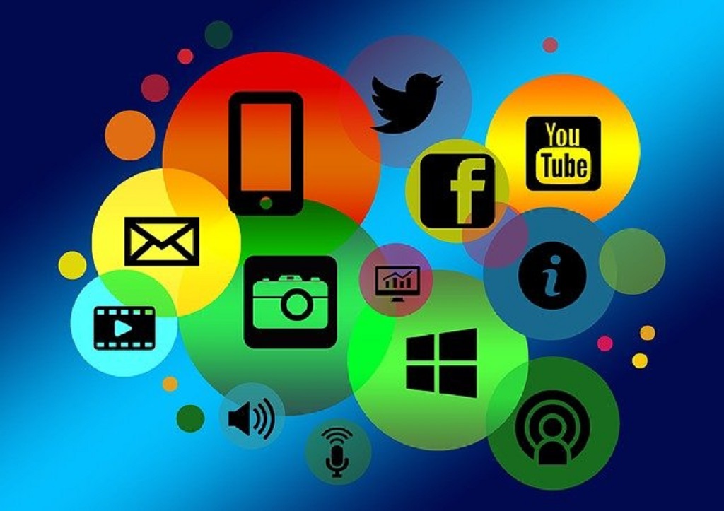 What Are the Advantages of Social Networking?